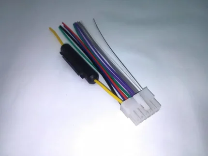 فيش الكاسيت سياره 12 طرف اصفر اتجاه يمين